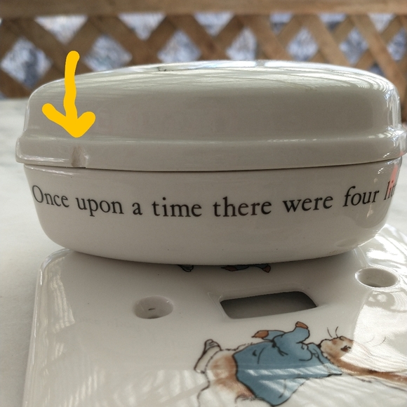 WEDGWOOD PETER RABBIT HEART-SHAPED TRINKET DISH W/ LID & MATCHING SWITCH PLATE - Picture 10 of 15